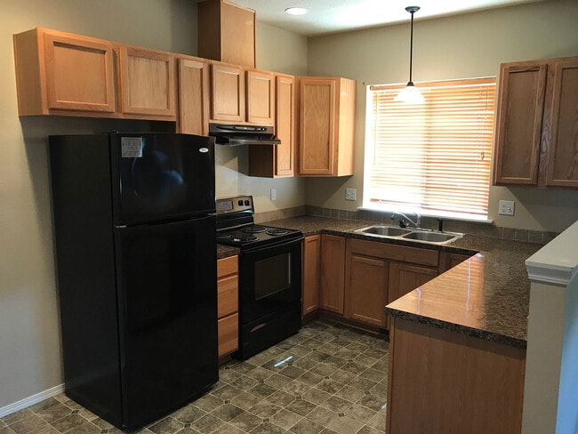 Building Photo - 3 Bedroom duplex on Bailey Hill Rd