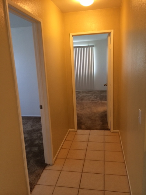 Building Photo - 3 BEDROOM, 2 BATH VICTORVILLE HOME. COMMUT...