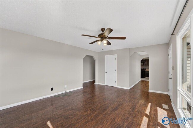 Building Photo - 372 Clutts Rd