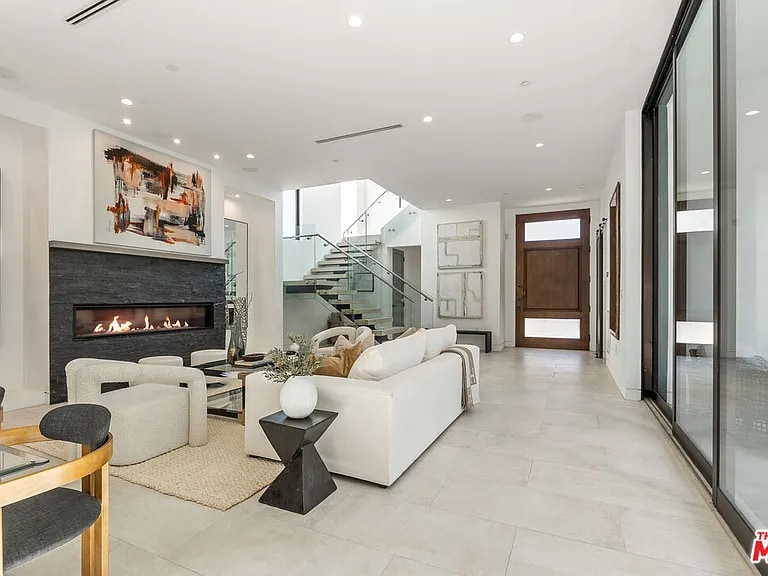 Building Photo - 1621 N Fairfax Ave