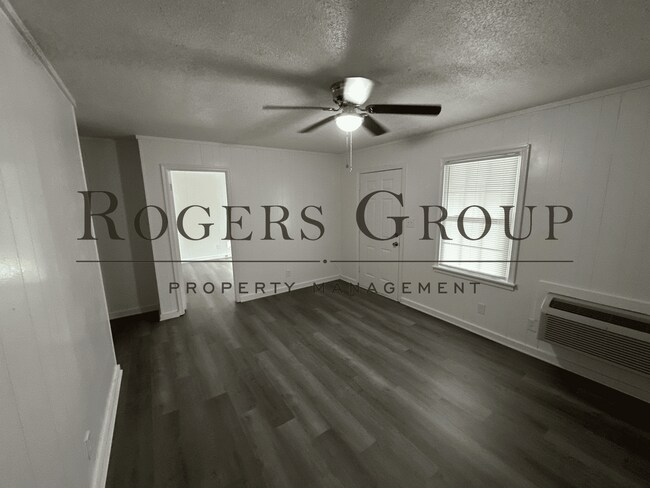 Building Photo - #450 - 421-423 Ridley St Duplex
