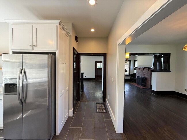 Building Photo - 206 Eveningside Dr