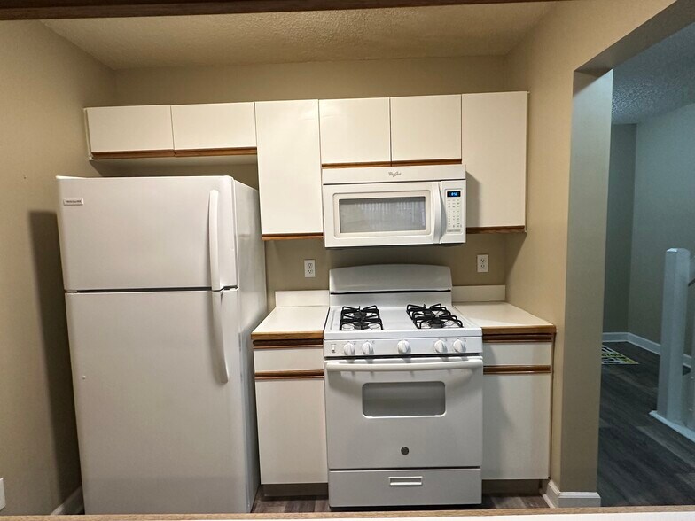 Building Photo - 1996 Camino Ln