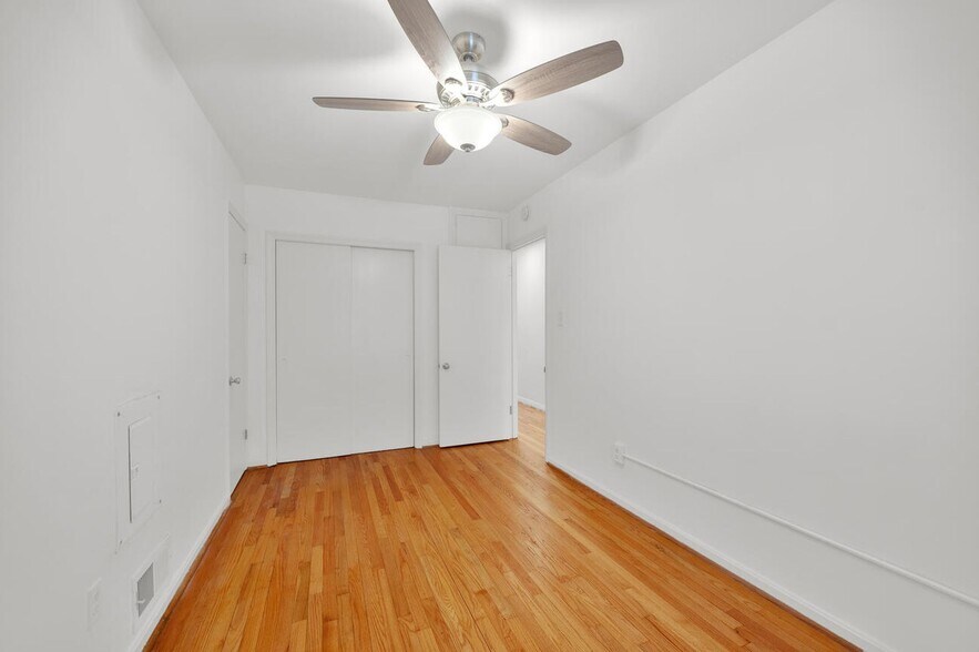 Building Photo - 2510 East Pl NW