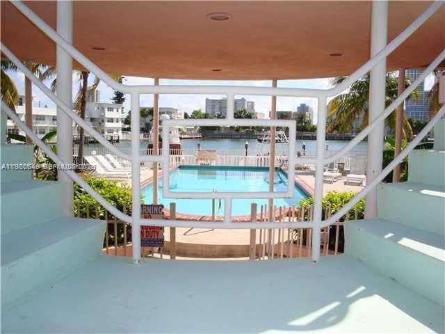 Building Photo - 6881 Bay Dr