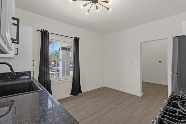 Building Photo - Brand NEW EVERYTHING!!. 2 BED in the heart of downtown Phoenix