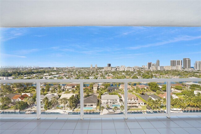 Building Photo - 3600 Yacht Club Dr