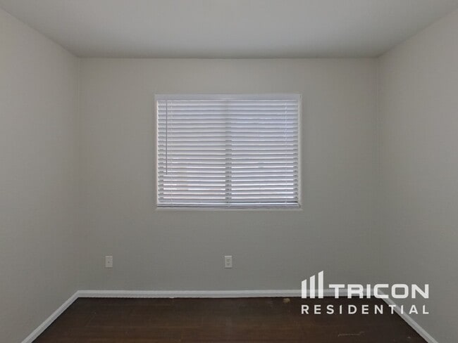 Building Photo - 42028 W Sunland Dr