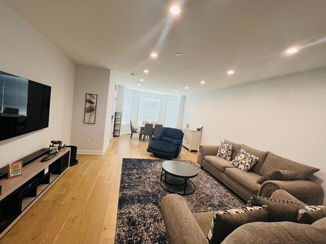 Building Photo - 1019 Spring Rd NW