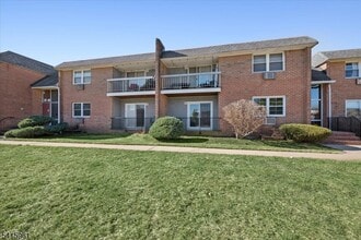 Building Photo - 807 Eves Dr