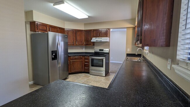 Building Photo - SPACIOUS TWO STORY 3 BED/2.5 BATH WITH FENCED BACKYARD IN CUL-DE-SAC!