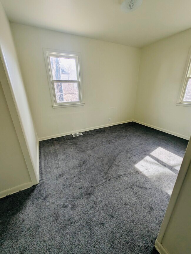 Building Photo - 2513 Lester St