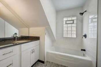 bathroom - 1427 Rawson Ave