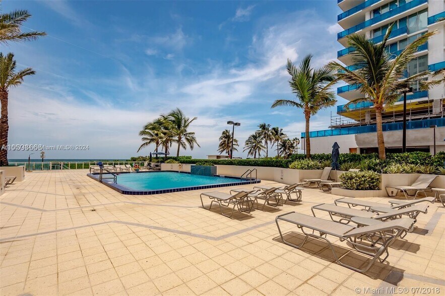 Building Photo - 6917 Collins Ave