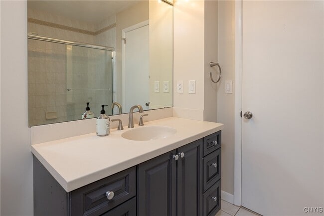 Building Photo - 35 Lakeview Cir