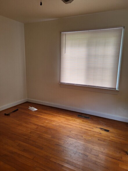 Building Photo - 156 W Bayview Blvd