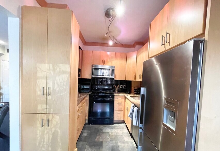 Building Photo - 45 Hemenway St