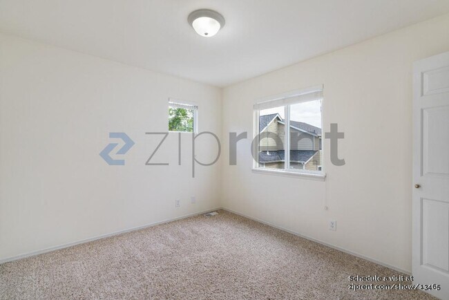 Building Photo - 15150 NE 8th Pl