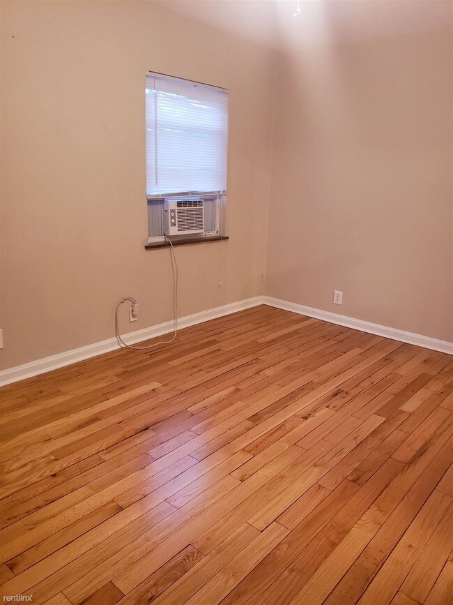 Building Photo - 1 br, 1 bath  - 2621 Park Ave