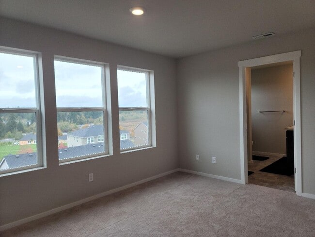 Building Photo - 3 Bedroom Home in The Preserve at Illahee Springs