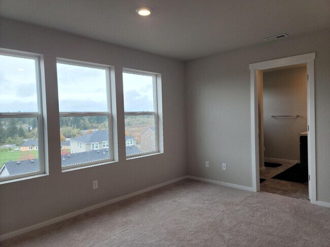 Building Photo - 6499 Randolph Dr NE
