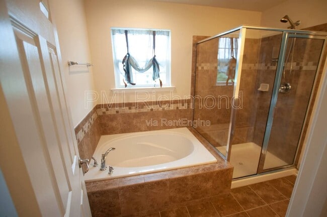 Building Photo - 2200 Thomas Kenney Dr