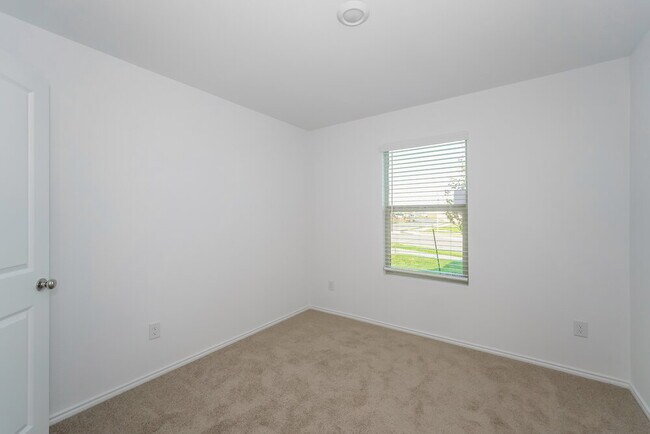 Building Photo - 8413 High Robin Ave