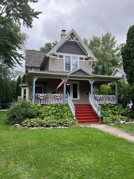 front facade - 417 Nicolet Blvd