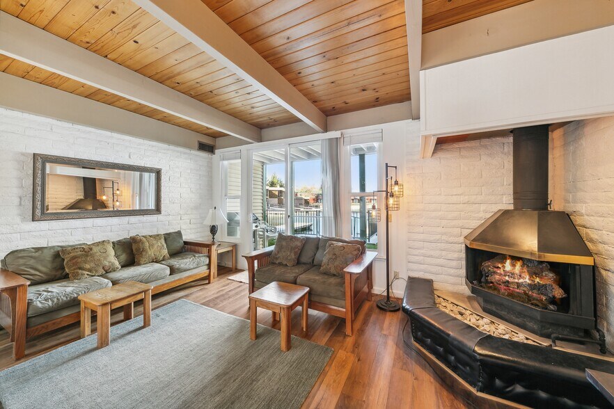 Building Photo - 439 Ala Wai Blvd