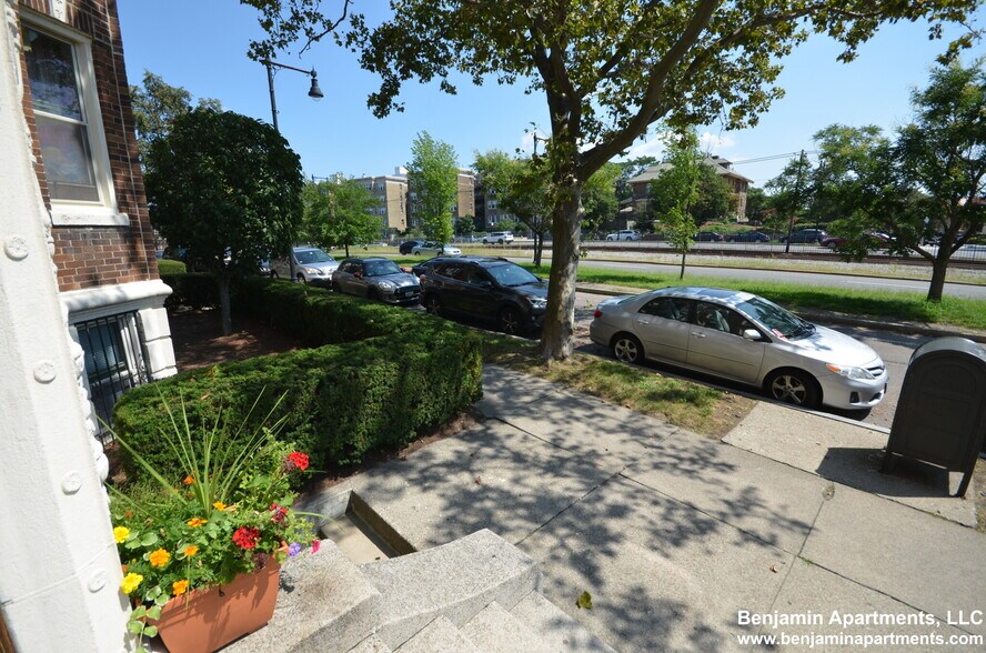 Building Photo - 1641 Commonwealth Ave