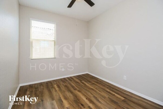 Building Photo - 11534 E Cliffrose Ln