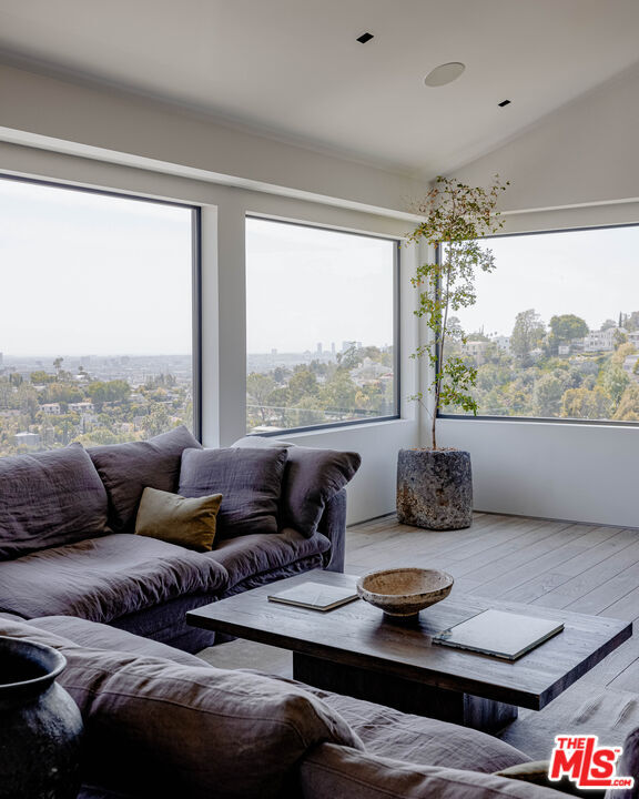 Building Photo - 2532 Canyon Oak Dr