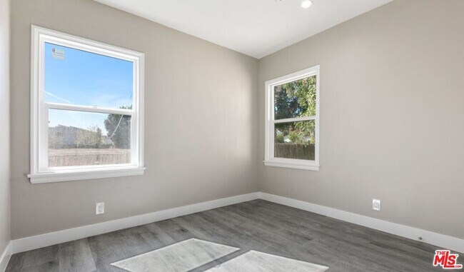 Building Photo - 9217 Langdon Ave