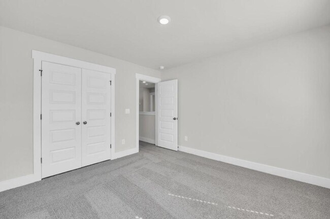 Building Photo - 121 S Grassland Rd