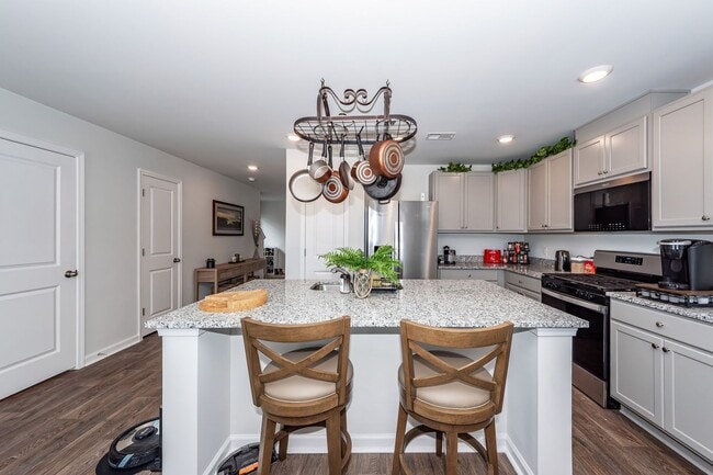 Building Photo - 3 Bedroom, 2.5 Bathroom Townhome in Carolina Groves - Moncks Corner