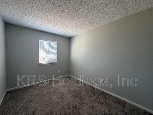 Building Photo - 896 Jamestown Landing Rd