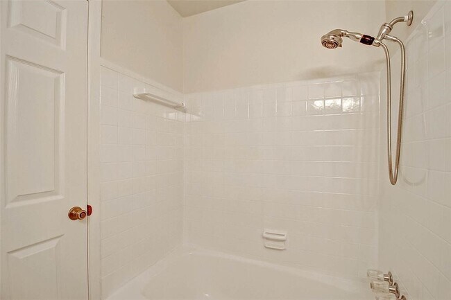 Building Photo - 5446 Jason St