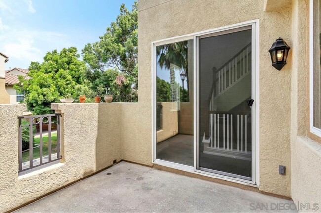 Building Photo - Stunning Townhome in the Heart of Otay Lak...