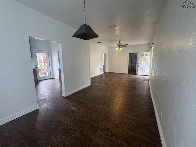 Building Photo - 214 N Archer St
