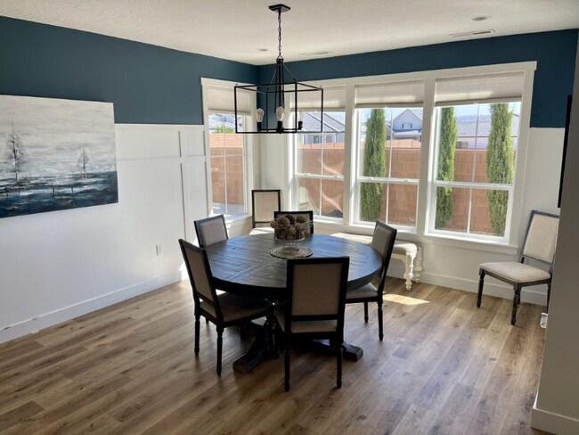 Building Photo - 997 Willow Breeze Ln