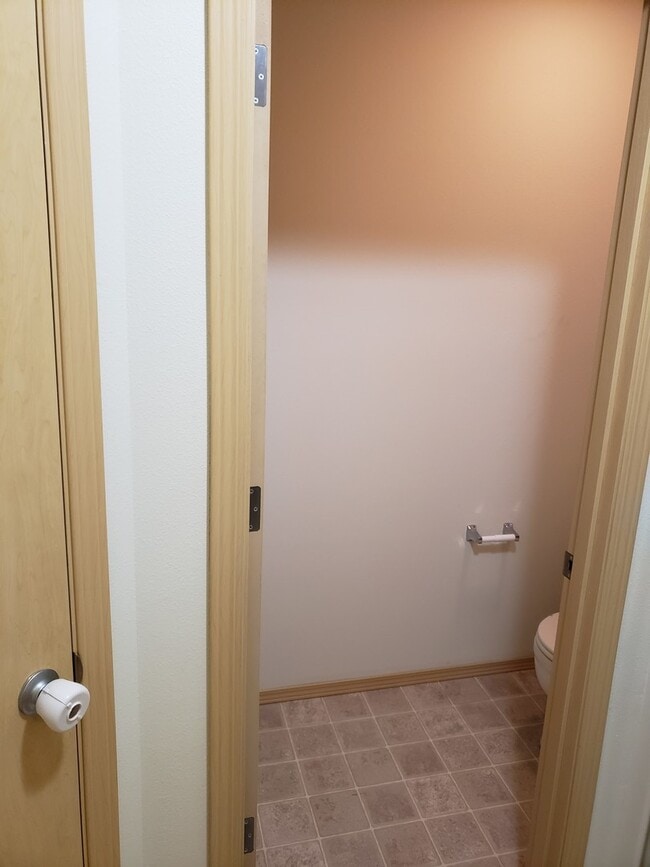 Building Photo - Gem Heights Spaciousness