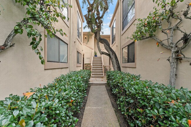 Building Photo - 579 S Sierra Ave