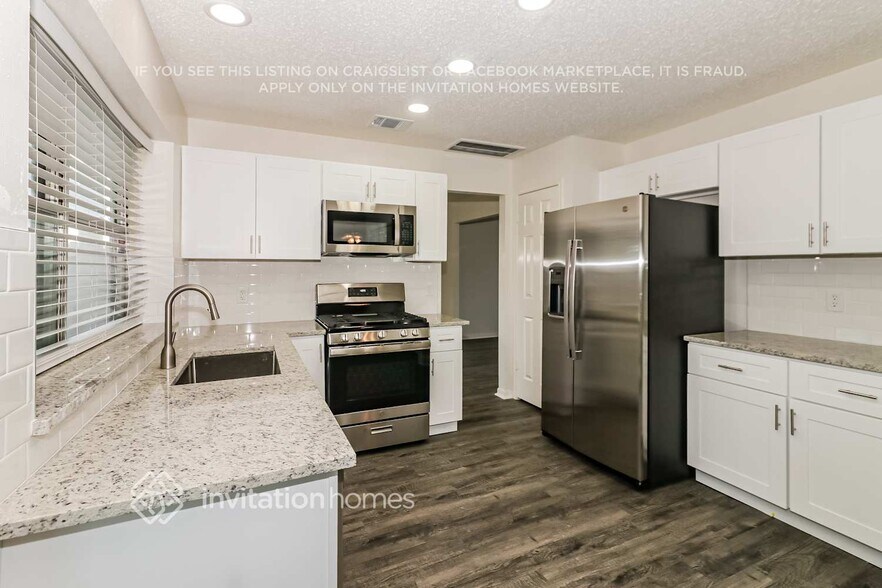 Building Photo - 7723 Pine Center Dr