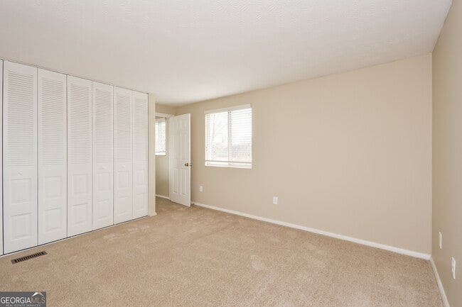 Building Photo - 2077 Raintree Pl