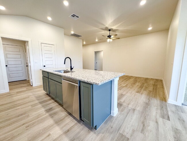 Building Photo - Brand-New 3-Bed in Escondido Crossing!
