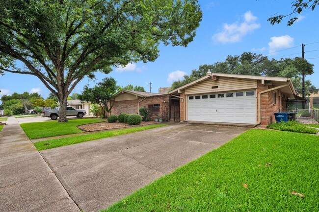 Building Photo - Charming 3-Bedroom Home in Prime Location!