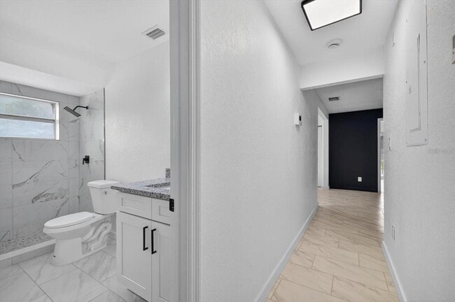 Building Photo - 8609 Fish Lake Rd