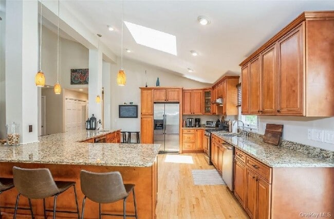 Building Photo - 215 Northfield Rd