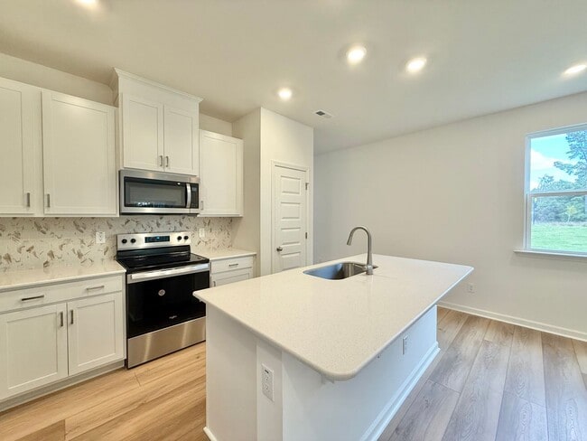 Building Photo - Stunning New Construction 3BD, 2.5BA End U...