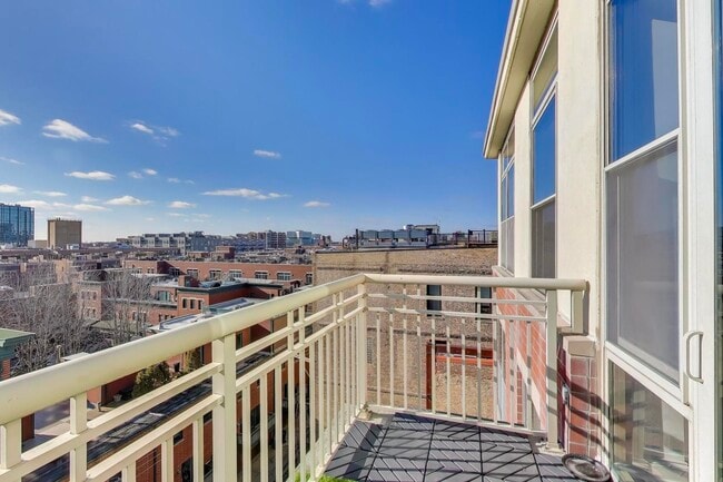 Building Photo - 1001 W Madison St